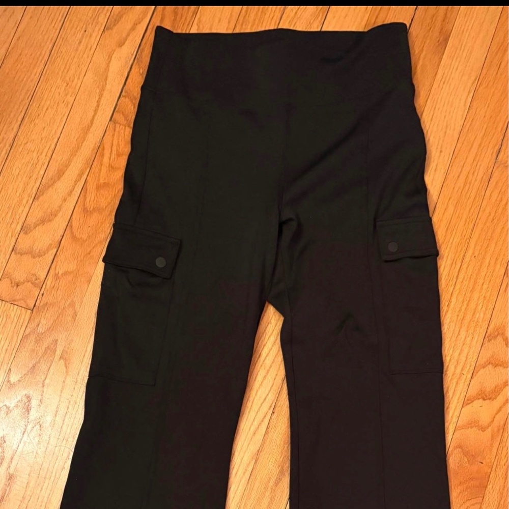 Athleta Delancey Straight Leg Cargo Pant-Black- Small